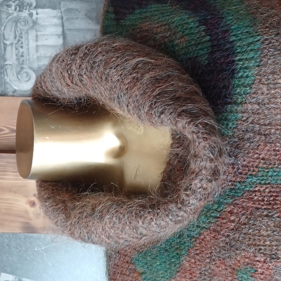 Laura Johnson sweater - Picture 11 of 16